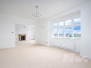 3 Bedrooms Flat for rent in Montrose Court, Princes...