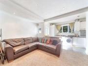 3 Bedrooms Flat for rent in Norbury Avenue, London SW16 3 Bedrooms Flat for rent in Norbury Avenue, London SW16