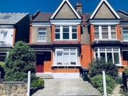 3 Bedrooms Flat for rent in Old Park Road, London N13