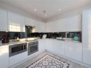 3 Bedrooms Flat for rent in Ossulton Way, Hampstead...