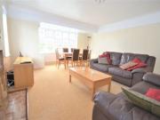3 Bedrooms Flat for rent in Oxford Court, Queens Drive,...