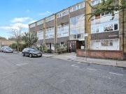 3 Bedrooms Flat for rent in Portelet Road, Stepney E1