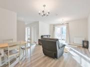 3 Bedrooms Flat for Rent in Springfield Drive | Foxtons