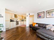 3 Bedrooms Flat for Rent in Station Road | Foxtons