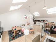 3 Bedrooms Flat for rent in Stewart´s Place, London SW2