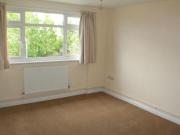3 Bedrooms Flat for rent in Thornton Crescent, Wilton,...