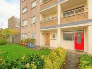 3 Bedrooms Flat for rent in Trinity Court, Edinburgh EH5