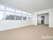 3 Bedrooms Flat for rent in Upper Elmers End Road,...