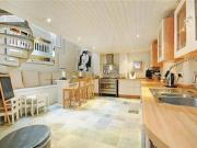 3 Bedrooms Flat for rent in Wandsworth Bridge Road,...