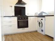 3 Bedrooms Flat for rent in Westbridge Road, By...