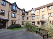 3 Bedrooms Flat for rent in Willow Court Spring Close,...
