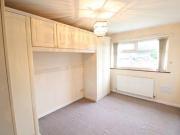 3 Bedrooms Flat for rent in Wiltshire Road, Oldham OL9