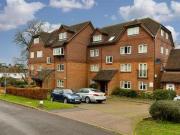 3 Bedrooms Flat for sale in Abbots Rise, Redhill RH1