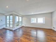 3 Bedrooms Flat for sale in Beckford Close, Warwick...
