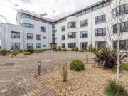 3 Bedrooms Flat for sale in Brighouse Park Cross,...