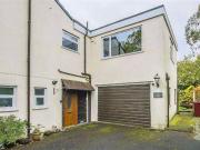 3 Bedrooms Flat for sale in Brownlow Terrace,...
