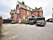 3 Bedrooms Flat for sale in Clifton Drive, Lytham St...