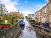 3 Bedrooms Flat for sale in Clincarthill Road,...
