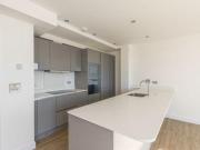 3 Bedrooms Flat for sale in Cranbrook Road, Ilford IG1