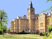 3 Bedrooms Flat for sale in Florence Way, Knaphill,...