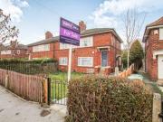 3 Bedrooms Flat for sale in Halton Moor Avenue, Leeds LS9