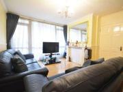 3 Bedrooms Flat for sale in Hillingdon Street,...