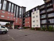 3 Bedrooms Flat for sale in Lower Southend Road,...