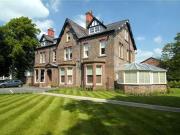 3 Bedrooms Flat for sale in Lyndhurst Road, Mossley...