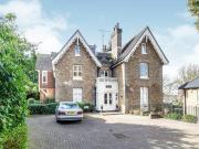 3 Bedrooms Flat for sale in Mangrove Road, Hertford SG13