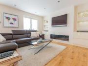 3 Bedrooms Flat for sale in Neptune Court, The Strand,...