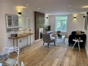 3 Bedrooms Flat for sale in Portsmouth Road, Milford GU8