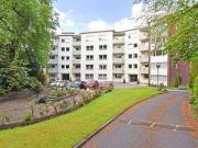 3 Bedrooms Flat for sale in Queens Close, Lancaster...