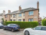 3 Bedrooms Flat for sale in Royston Mains Green,...