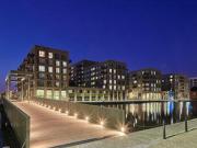 3 Bedrooms Flat for sale in Shakleton Way, Royal Albert...