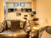 3 Bedrooms Flat for sale in Walker House, Elmira Way,...