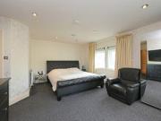 3 Bedrooms Flat for sale in Warren House, Beckford...