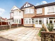 3 Bedrooms for rent in Parham Drive, Ilford IG2