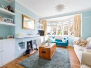 3 Bedrooms for sale in Broadhurst Gardens, Reigate RH2