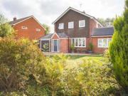 3 Bedrooms for sale in Earlswood Close, Aylesbury HP21