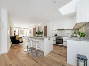 3 Bedrooms for sale in Old Ford Road, London E3