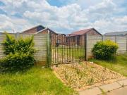 3 bedrooms is available to let in pr.