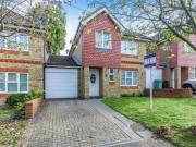 3 Bedrooms Link detached house for rent in Beech Hurst...