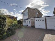3 Bedrooms Link detached house for rent in Rainbow Road,...