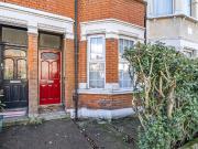 2 Bedrooms Maisonette for Rent in Lyndhurst Road | Foxtons