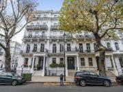 3 Bedrooms Maisonette for Rent in Queens Gate | Foxtons