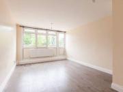 3 Bedrooms Maisonette for rent in Stockwell Park Road,...