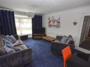 3 Bedrooms Maisonette for sale in Adams Place, Kilsyth,...