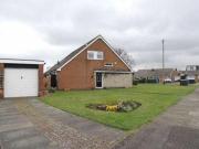 3 Bedrooms Semi detached bungalow for sale in Glenville...