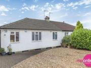 3 Bedrooms Semi detached bungalow for sale in Oundle...