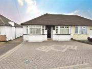 3 Bedrooms Semi detached bungalow for sale in Penrose...